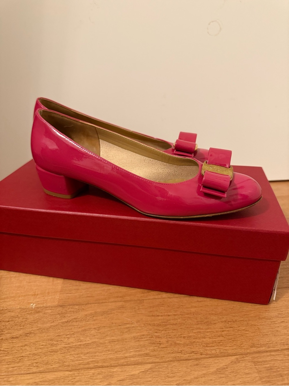 Salvatore Ferragamo Hot Pink Patent Vara Bow Low Block Heels - Picture 3 of 4